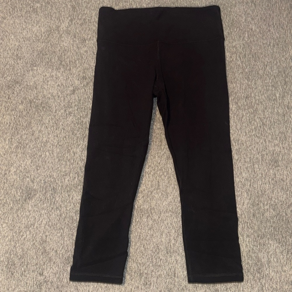 Athleta Elation Capri black legging. Size Medium.